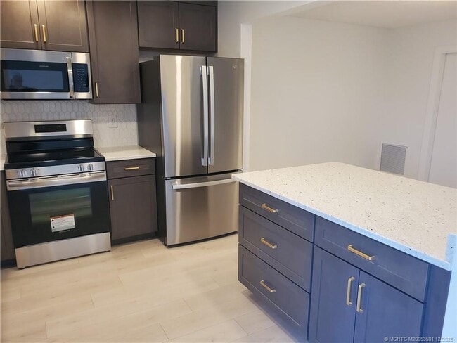 Building Photo - 3159 SW Sunset Trace Cir