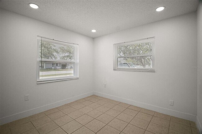 Building Photo - 14884 SW 35th Cir