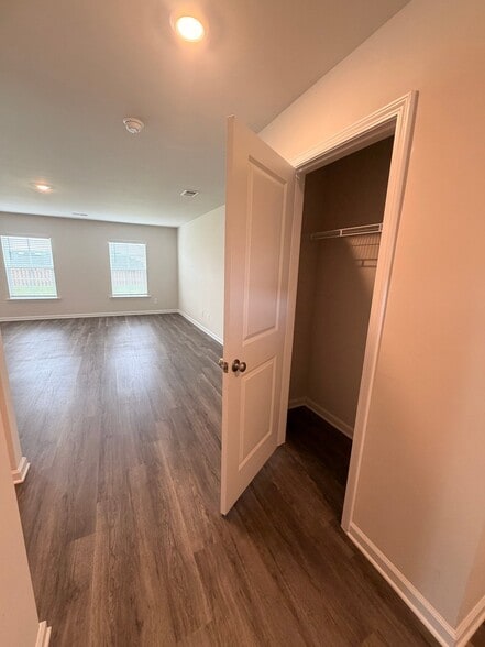 Building Photo - 706 Common Widgeon Wy
