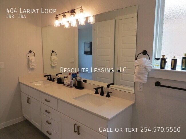 Building Photo - 404 Lariat Lp