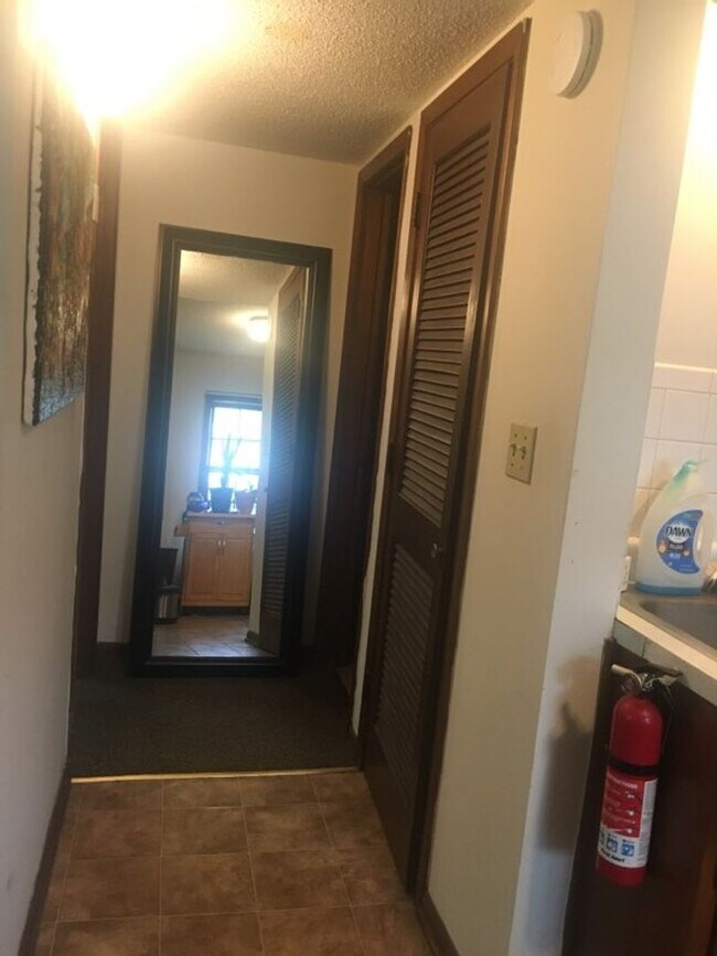 Building Photo - 1BR/1BA East Campus - Short Distance to Ca...