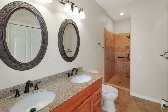 Building Photo - Pelican Pointe Annual Villa for Rent