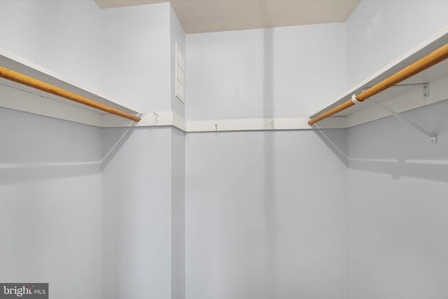 Building Photo - 9012 Vernon View Dr