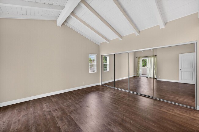 Building Photo - HUNTINGTON BEACH HOME - 1.5 Miles from the Beach