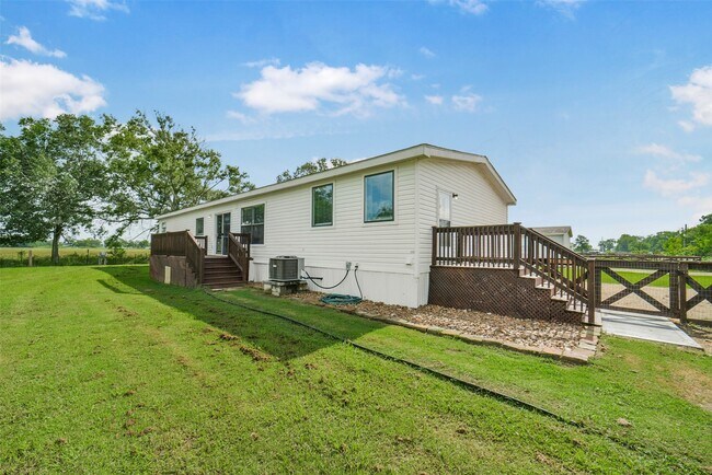 Building Photo - 1566 County Rd 610