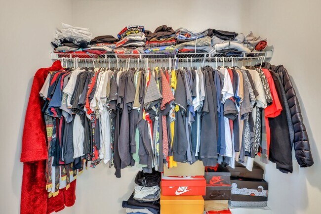 Building Photo - AVAILABLE MID-APRIL 2026! (Pet Friendly)