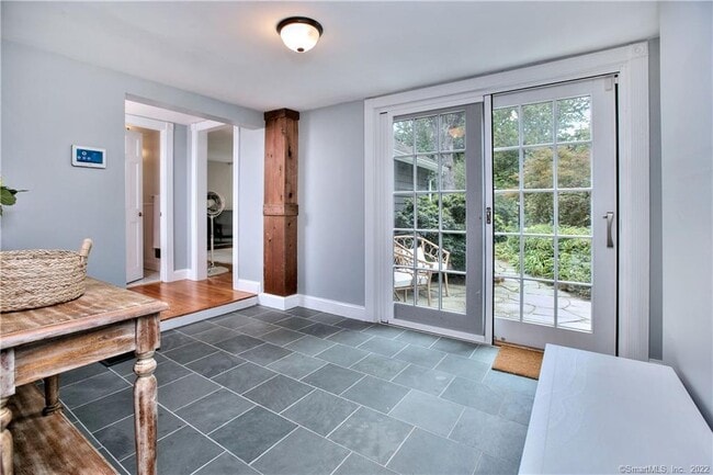 Building Photo - 14 Spruce Hill Rd