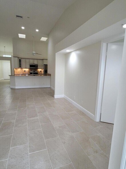 Building Photo - 11000 Ladera Ln