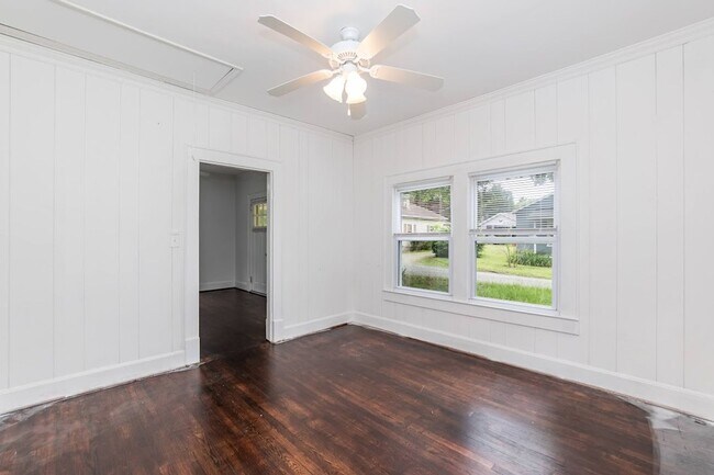 Building Photo - Cute and Tranquil 2 bed/1bath near Elon