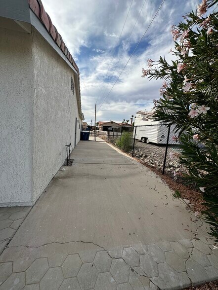 Building Photo - 3036 Ranchero Dr