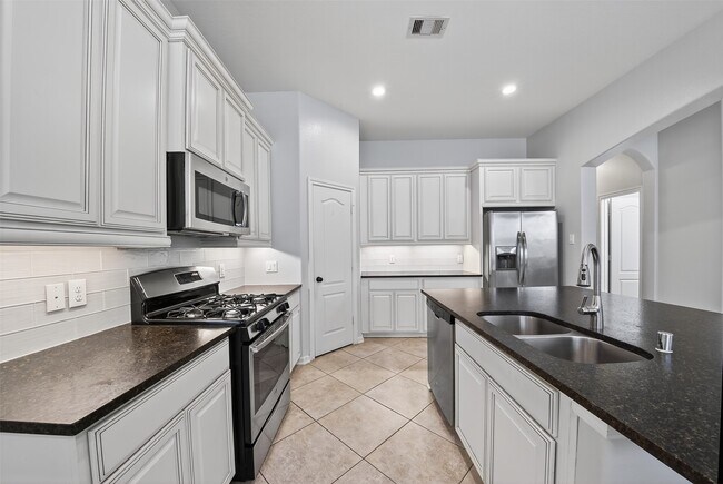 Building Photo - 8922 Pinenut Dr