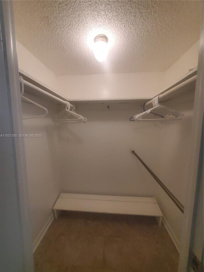 Building Photo - 319 NE 14th Ave