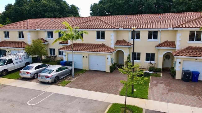 Building Photo - 5331 SW 13th Ct