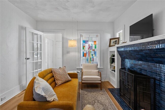 Building Photo - 918 16th St W