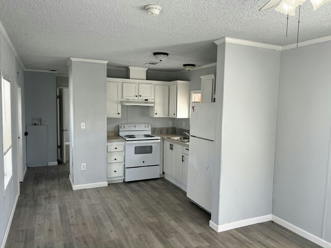 Building Photo - 2228 Chicago Cubs St