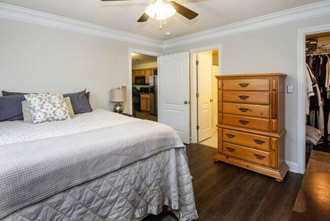 Building Photo - Knoxville 37912 - 2 bedroom, 2 bath home - Call Jean Chung (865) 386-1022