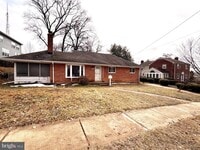 Building Photo - 2121 Patrick Henry Dr