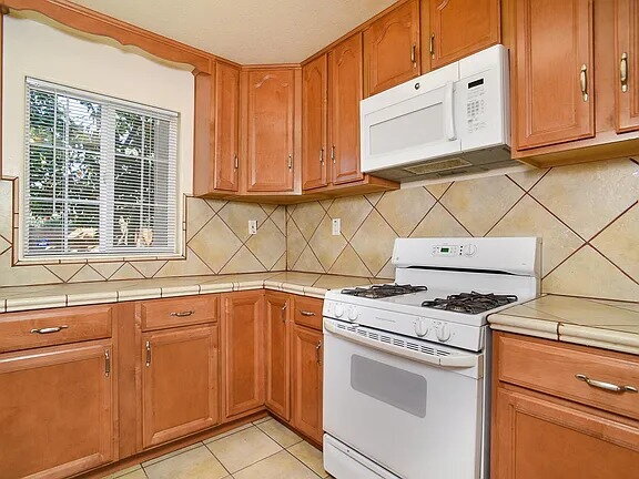 Building Photo - An attractive 3 bedroom, 2 bath, 1352 square foot home is now available for rent