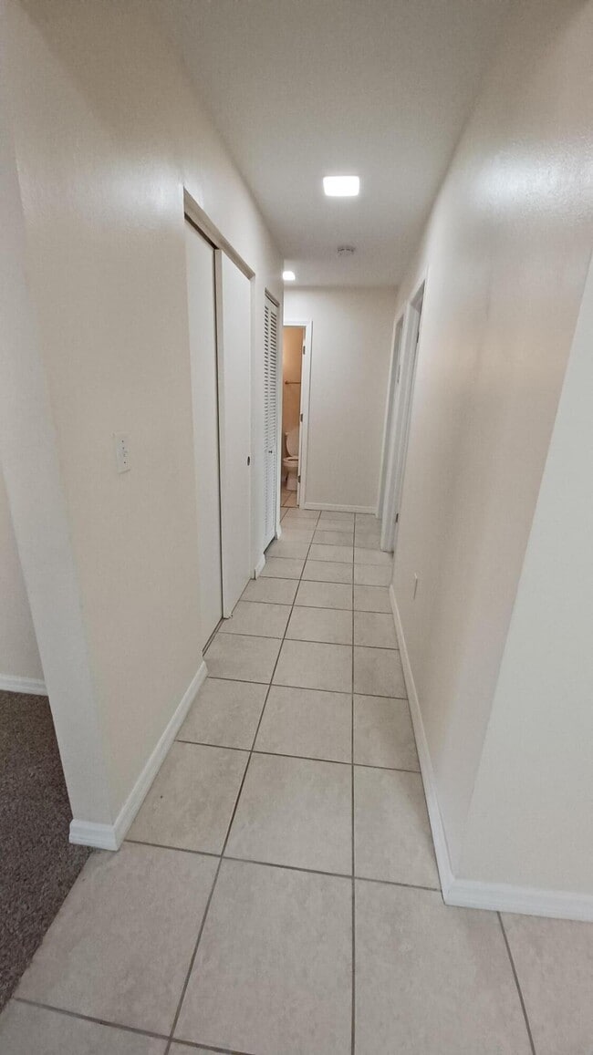 Building Photo - 280 Ulster Ln