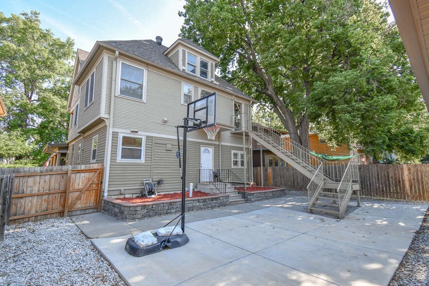 Fenced Courtyard - 1717 D St