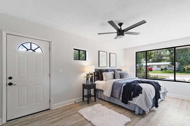 Building Photo - WELCOME TO YOUR NEW BRIGHT CHEERFUL UPDATED HOME