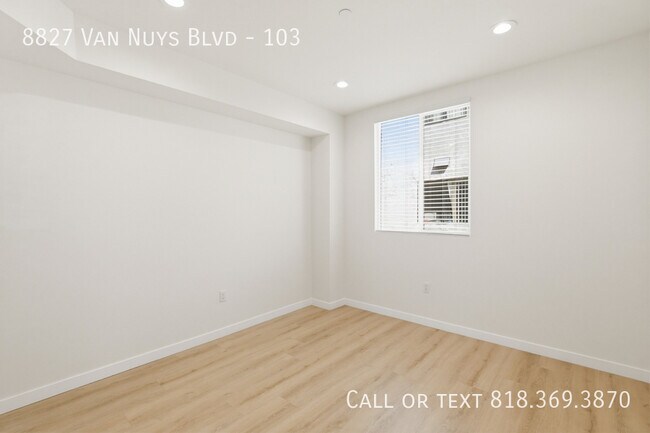Building Photo - 8827 Van Nuys Blvd