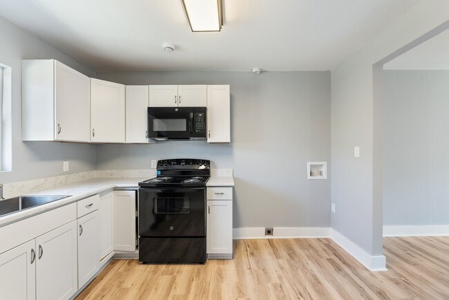 Building Photo - 611 Lenora St