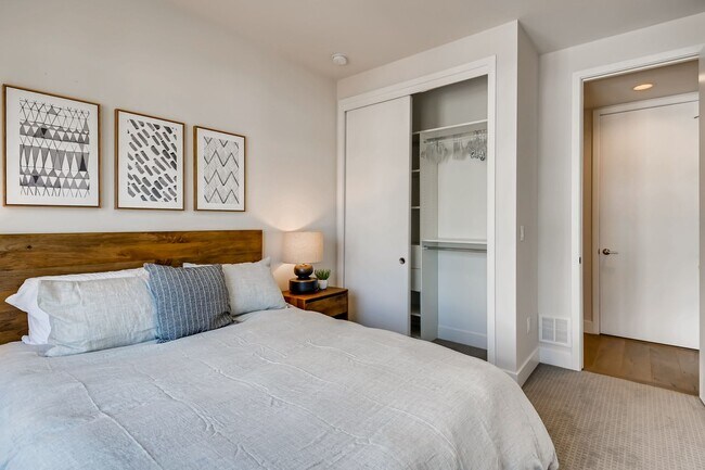 Building Photo - Contemporary Townhome with Rooftop Deck-Flatiron Views