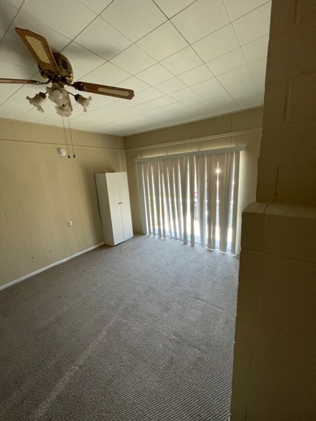 Building Photo - Available Large 3 Bedroom 1 Bath with Conv...