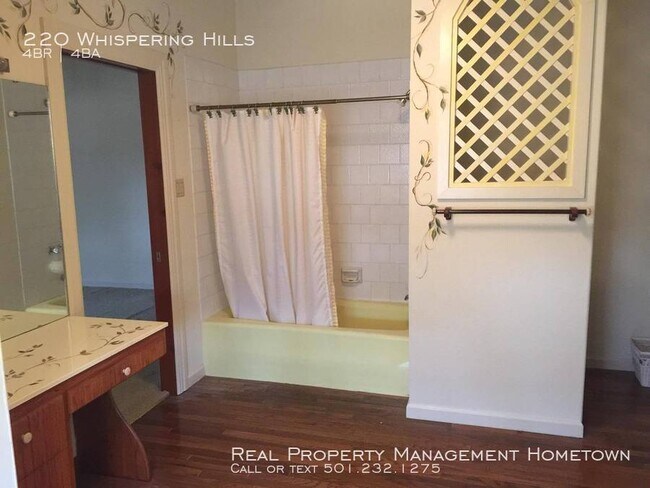 Building Photo - 220 Whispering Hill St