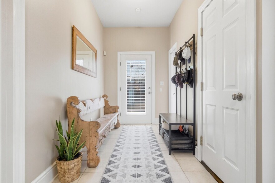 Building Photo - 480 Orchard Ave