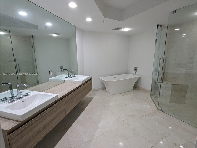 Building Photo - 17111 Biscayne Blvd