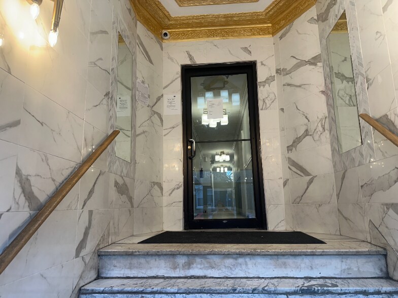 Building Photo - 332 61st St