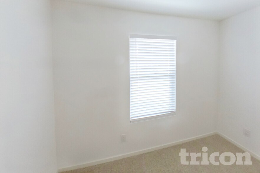 Building Photo - 1624 Parlier St