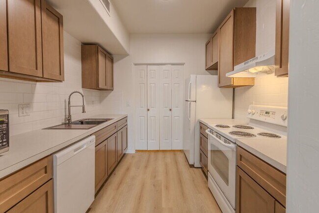 Building Photo - $500.00 MOVE-IN CREDIT TOWARDS FIRST MONTH RENT!!!!!!!! Beautiful Santa Rita Townhome in Sahuarita!!