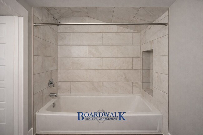Building Photo - 555 S 900 E