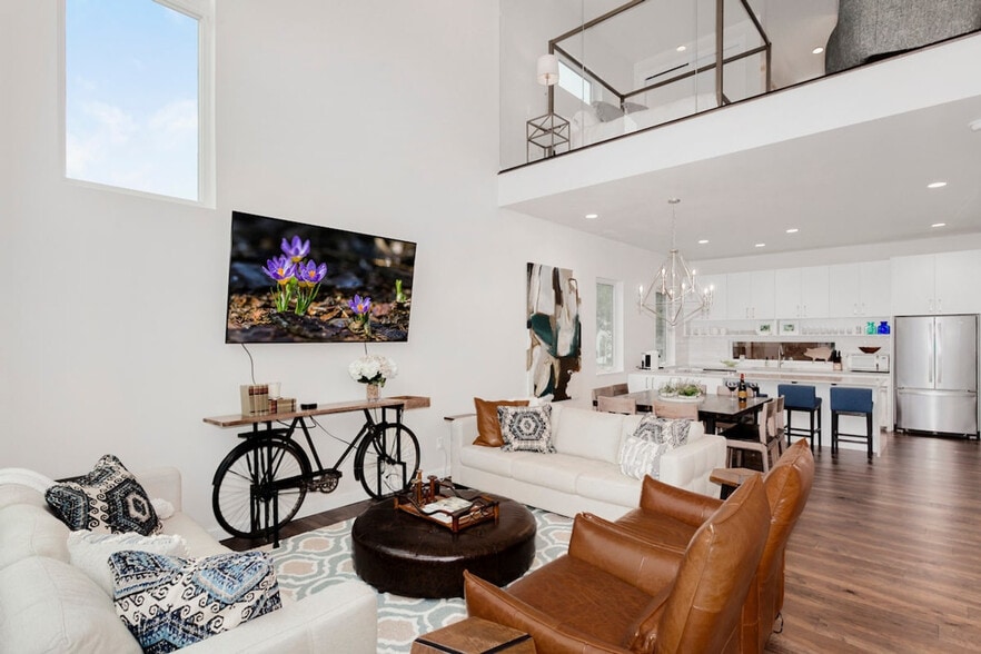 Building Photo - 500 SE Tourmaline Mews