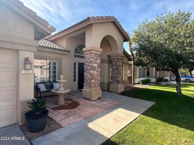 Building Photo - 2301 E Beachcomber Dr