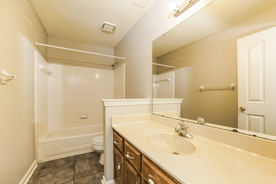 Building Photo - 5618 Heather View Dr