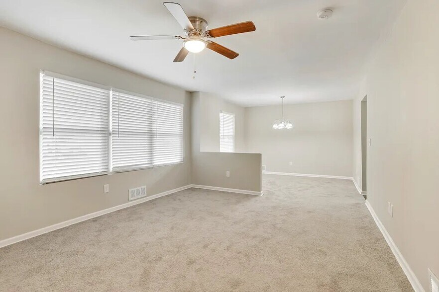 Building Photo - 2285 Headland Dr