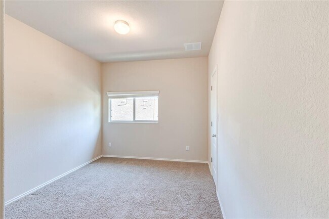 Building Photo - 1604 Greenside Dr