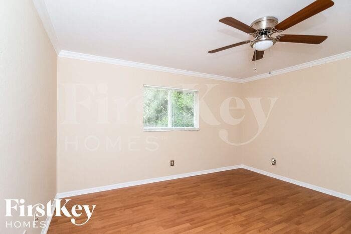 Building Photo - 242 SW 34th Terrace