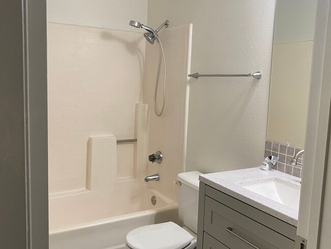Building Photo - Single Story Upgraded Home in Fontana