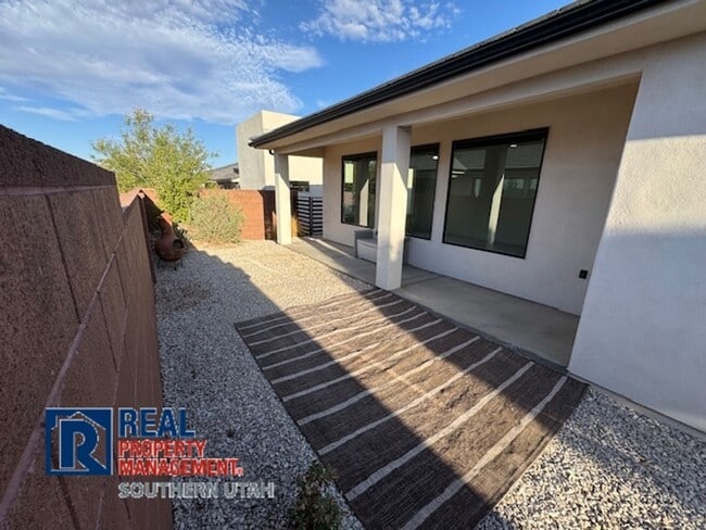 Building Photo - Home in Desert Vista at Desert Canyon