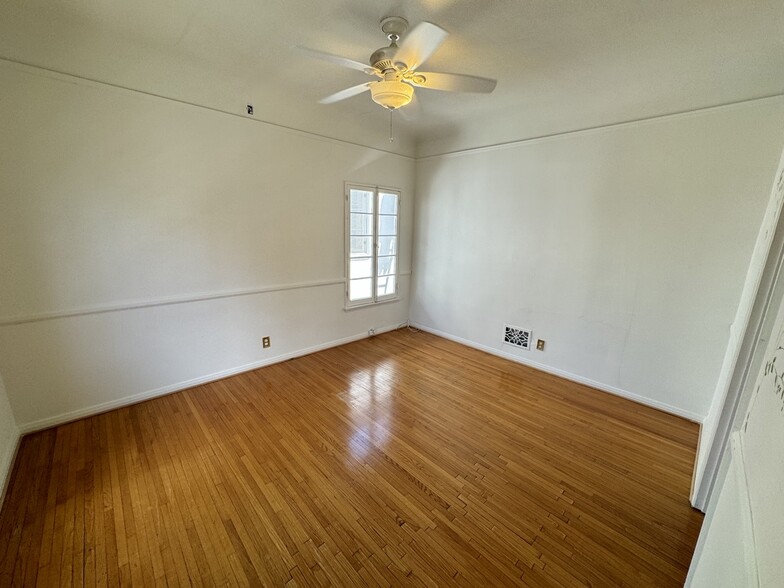 Building Photo - 422 S Detroit St