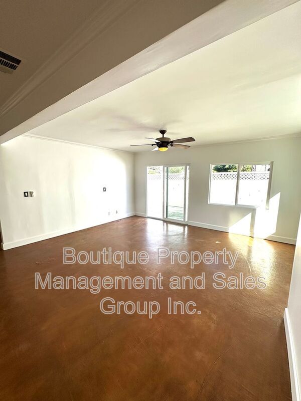 Building Photo - 2285 Santa Ana Ave