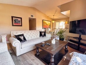 Building Photo - Beautiful and Bright 2-Bedroom Condo