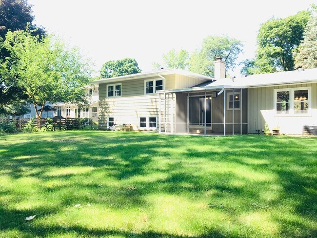 Building Photo - 724 Burning Tree Ln