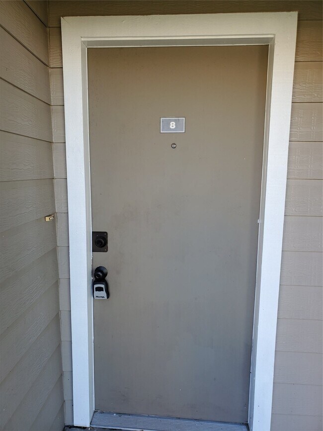 Building Photo - 6701 Sands Point Dr