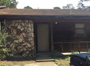 Building Photo - 2711B Redwood St